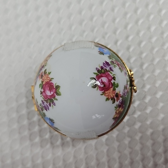 Dubarry Limoges France round Porcelain pocket watch pill box - Picture 7 of 8